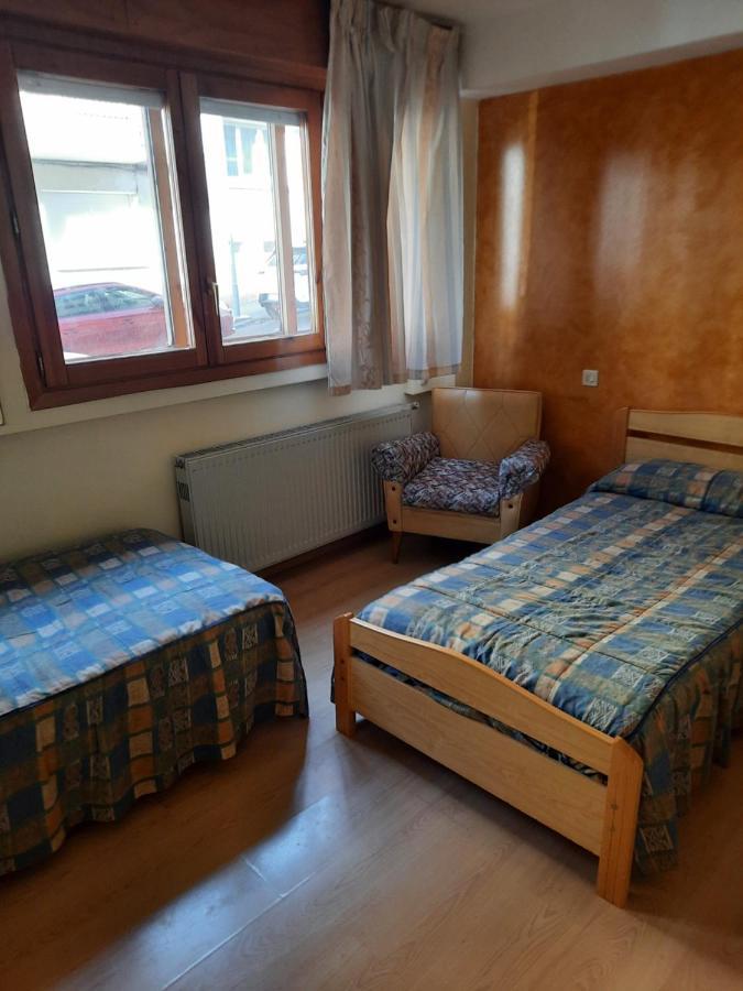 Habitaciones Pension El Parque Sabiñánigo Екстериор снимка
